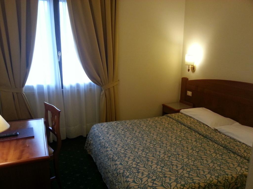 Hotel Smeraldo Лацизе Номер фото