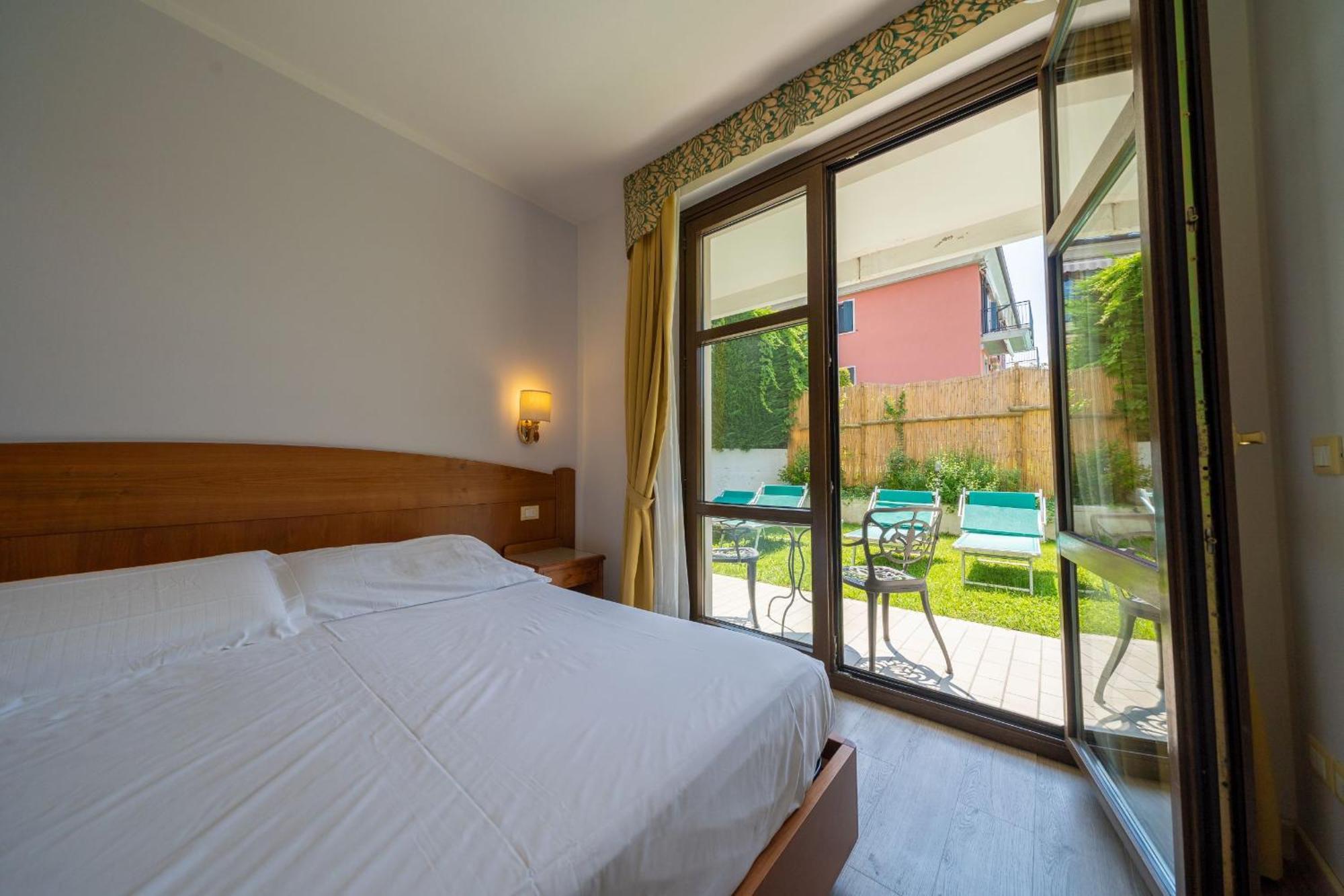 Hotel Smeraldo Лацизе Экстерьер фото