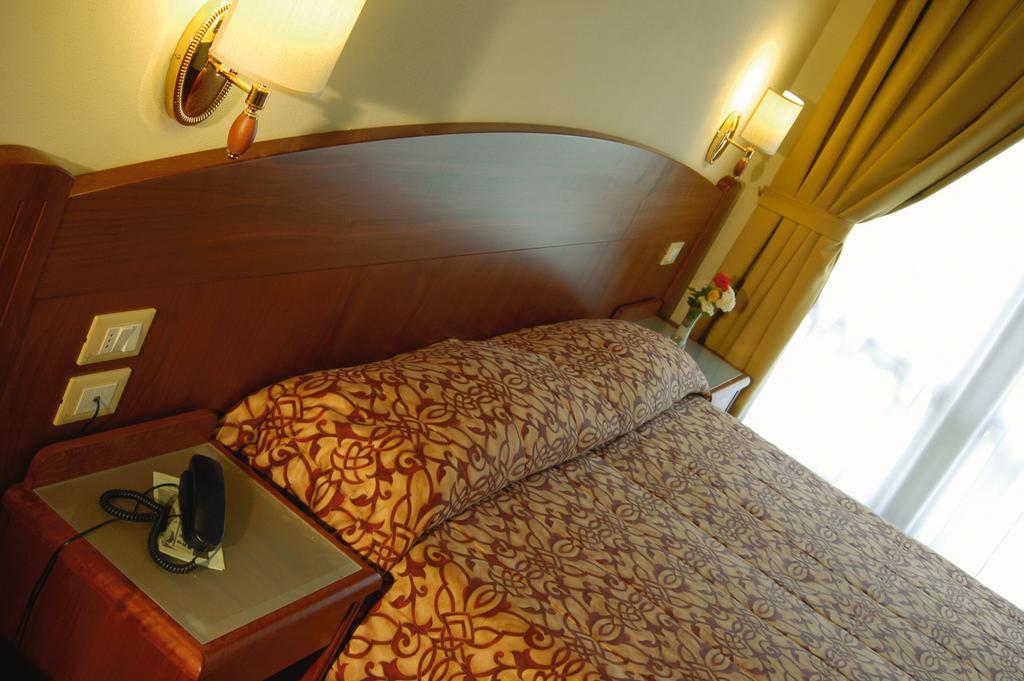 Hotel Smeraldo Лацизе Экстерьер фото