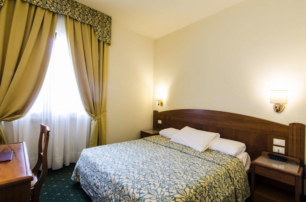 Hotel Smeraldo Лацизе Экстерьер фото
