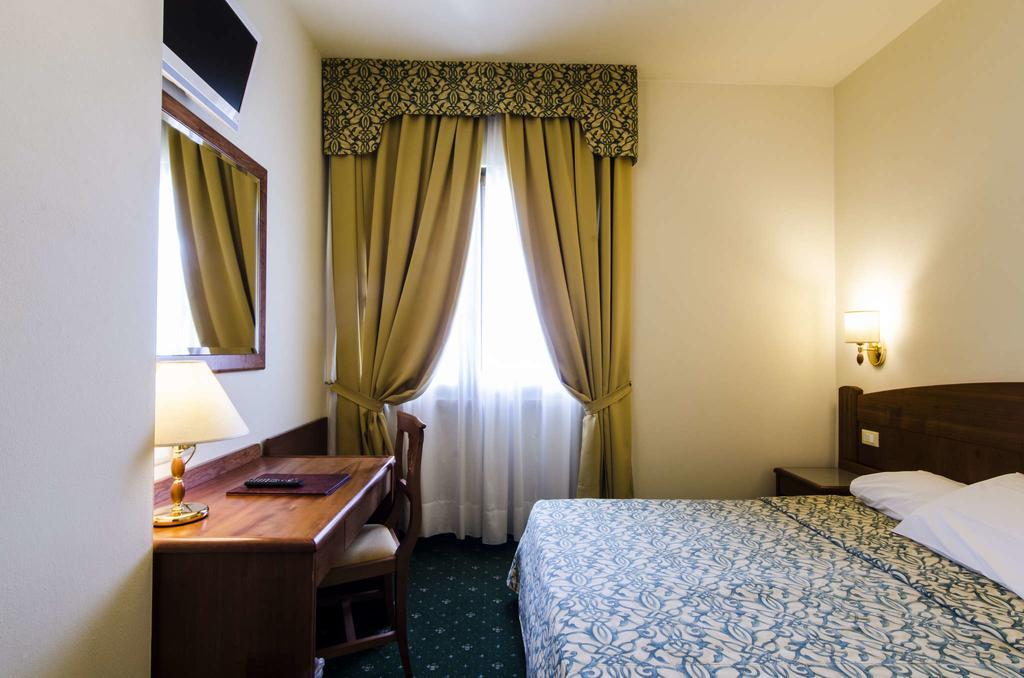 Hotel Smeraldo Лацизе Экстерьер фото