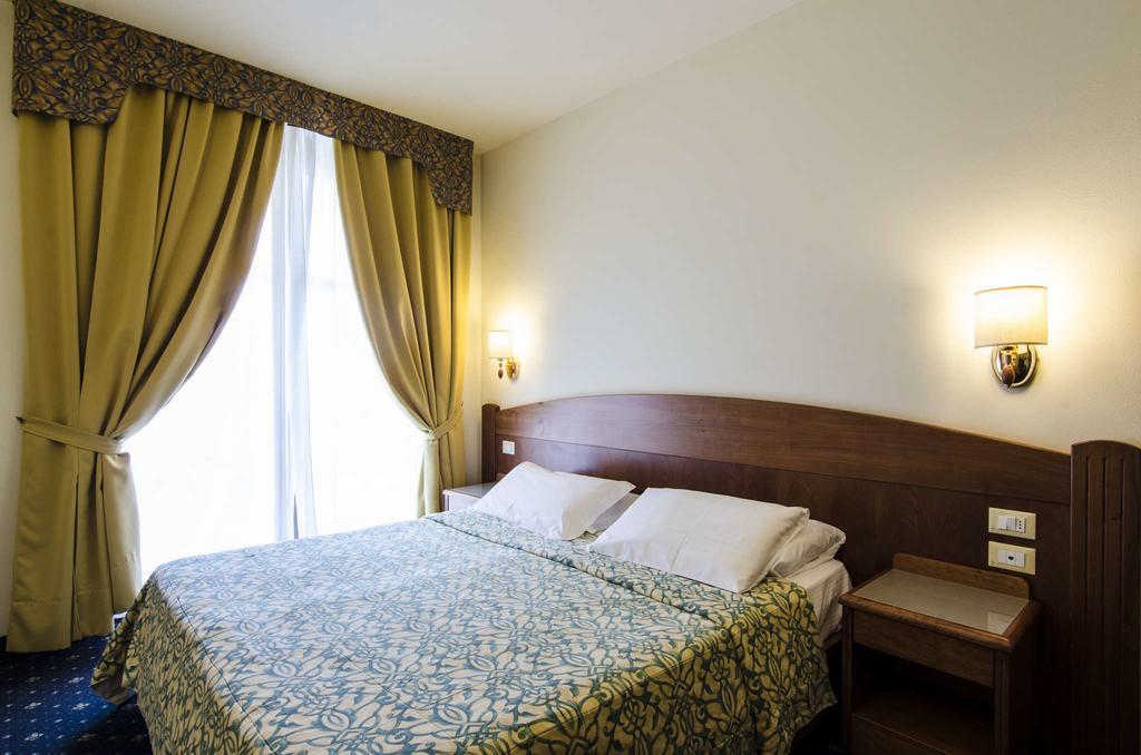 Hotel Smeraldo Лацизе Экстерьер фото