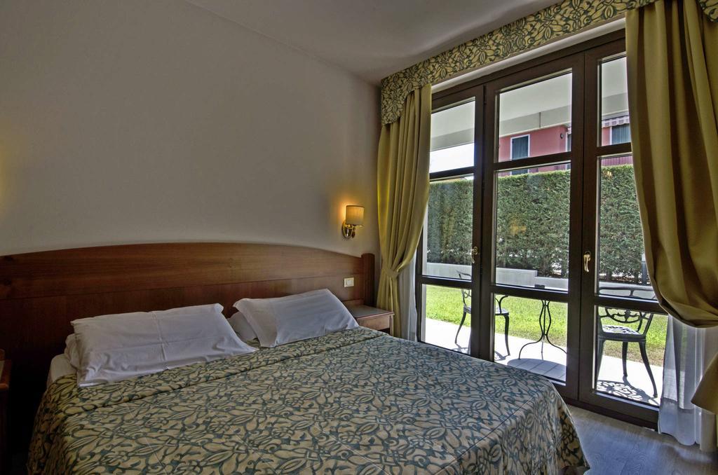 Hotel Smeraldo Лацизе Экстерьер фото
