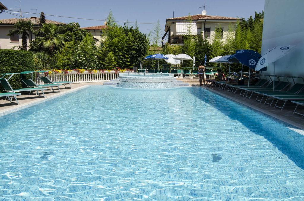 Hotel Smeraldo Лацизе Экстерьер фото